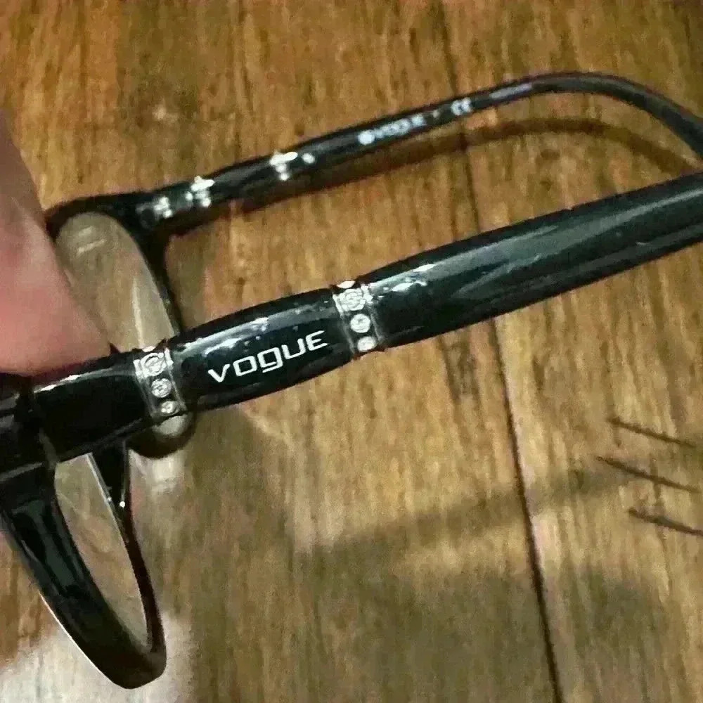 Vogue glasses with rhinestone detail on the side - prescription eyewear - Picture 6 of 6